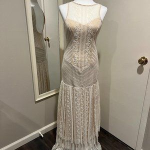 Minuet Size Medium cream lace ruffled  mermaid gown with open back